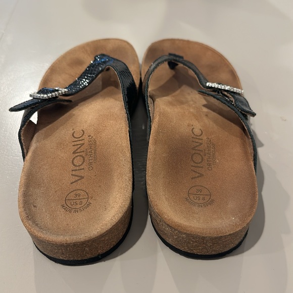 Vionic Shoes Size 8 - Picture 7 of 16